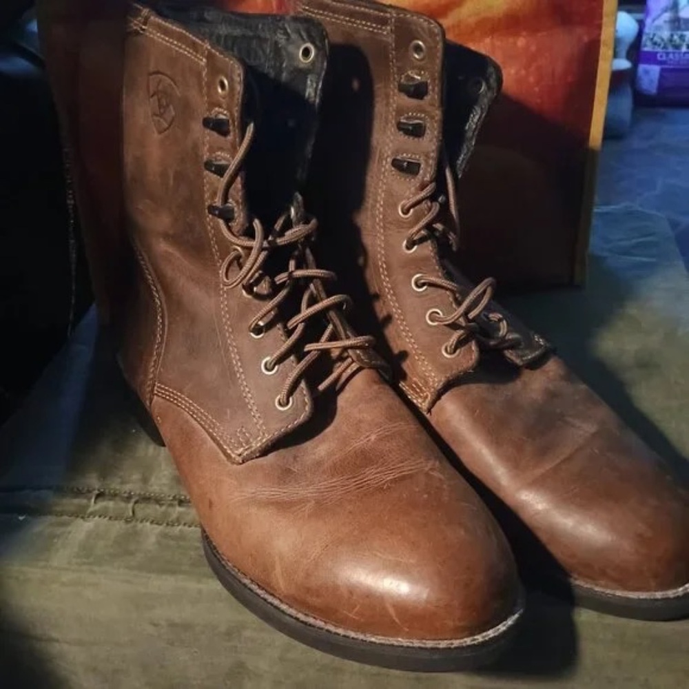Tan Ariat lace up boots size 9.5